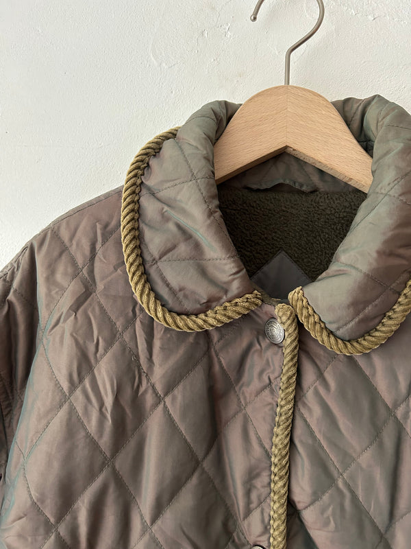 Quilting khaki jacket.