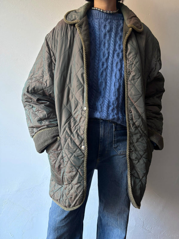 Quilting khaki jacket.