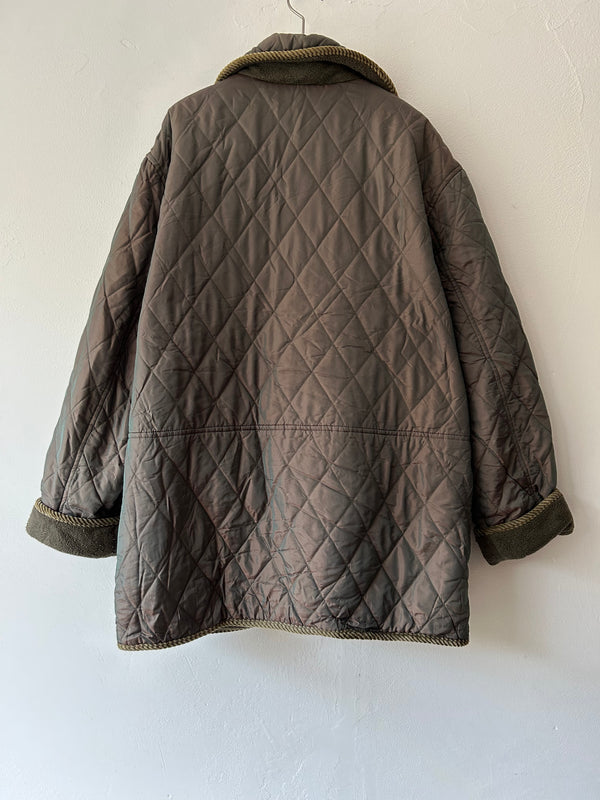 Quilting khaki jacket.