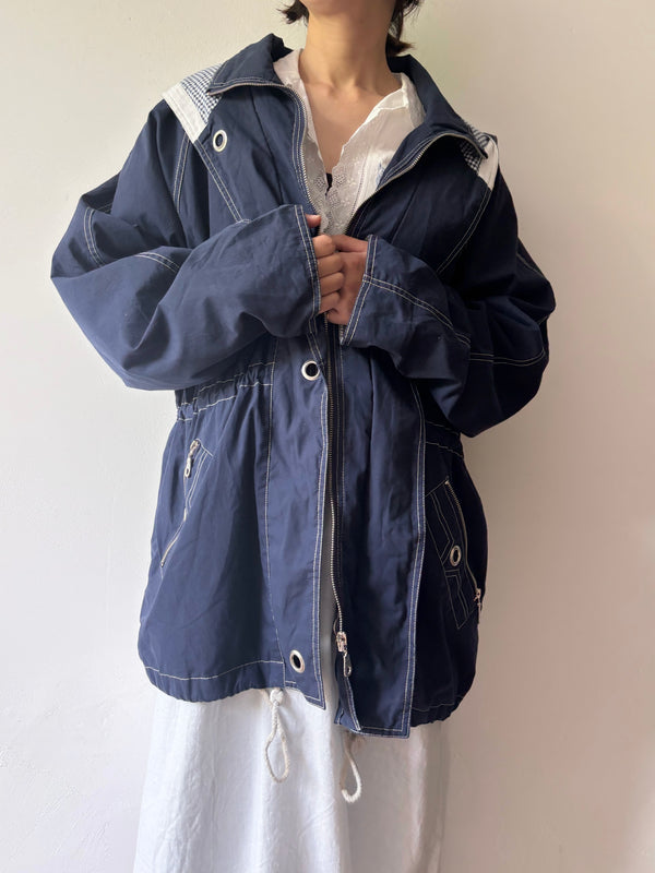 Blue×checked jacket.