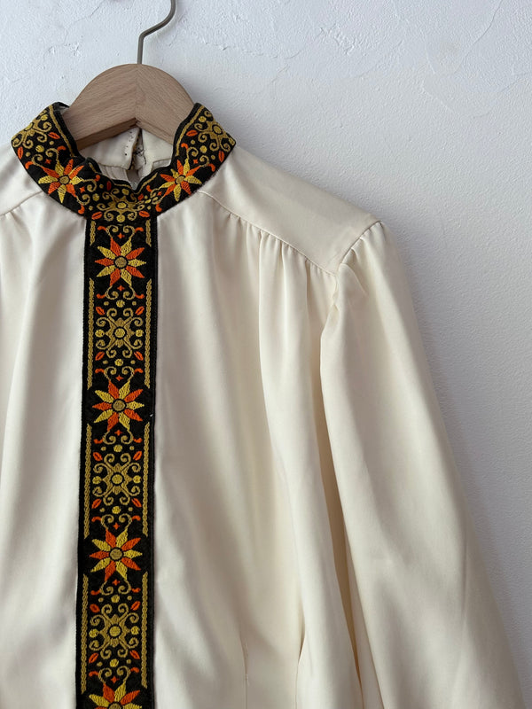 70's embroidery blouse.