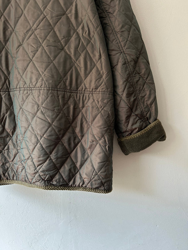 Quilting khaki jacket.