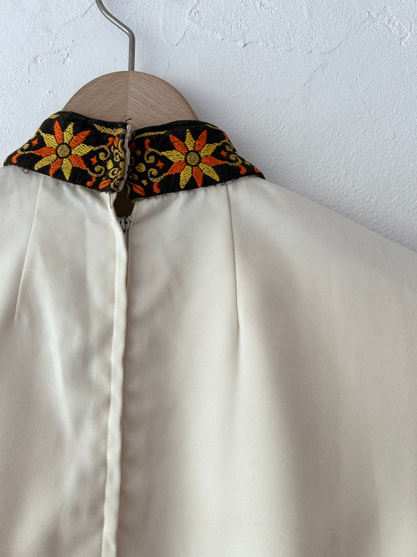 70's embroidery blouse.