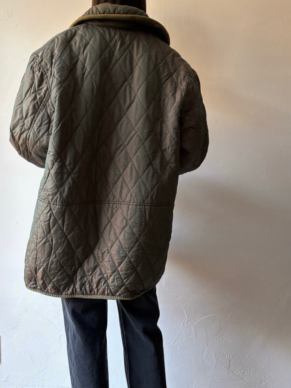 Quilting khaki jacket.