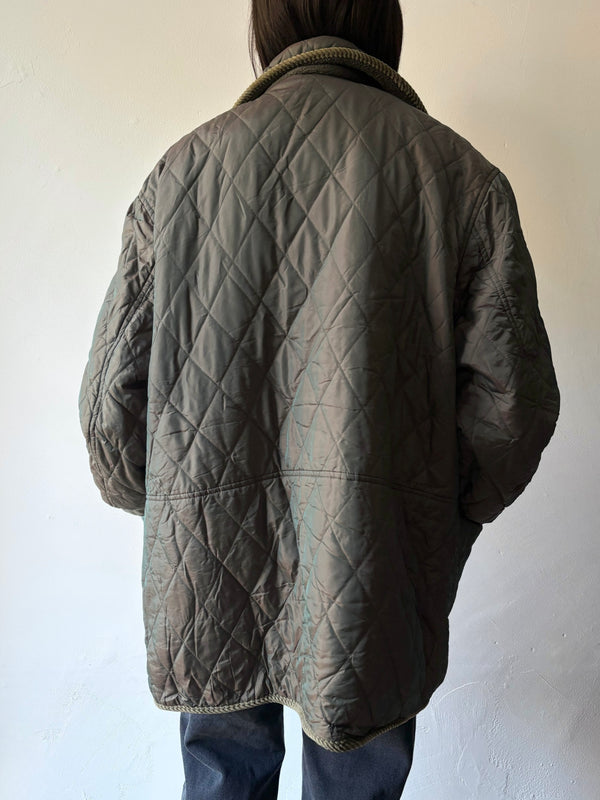 Quilting khaki jacket.