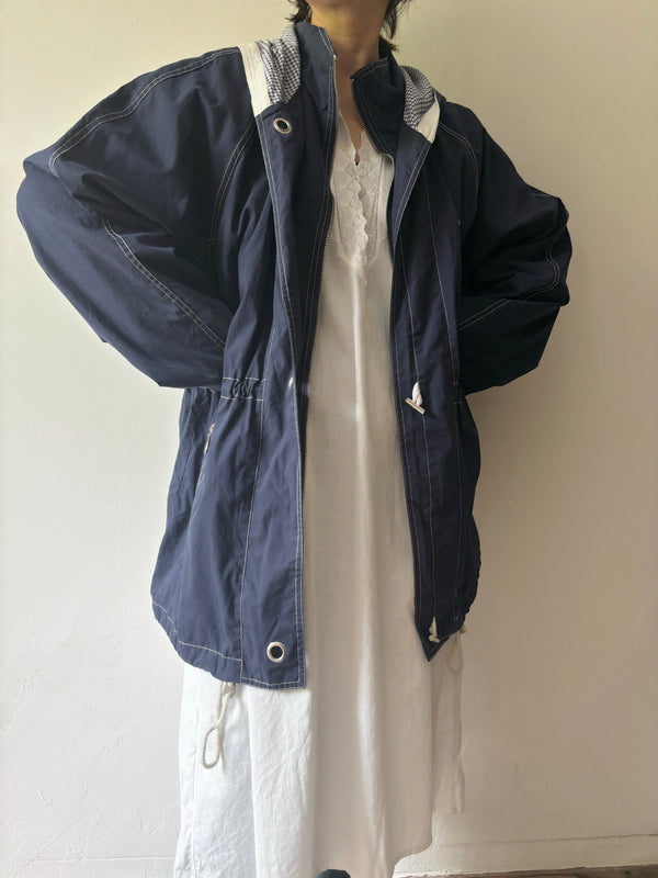 Blue×checked jacket.