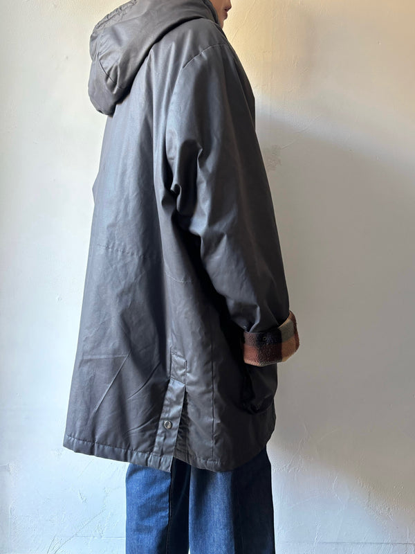 Oversized brown hooked coat.