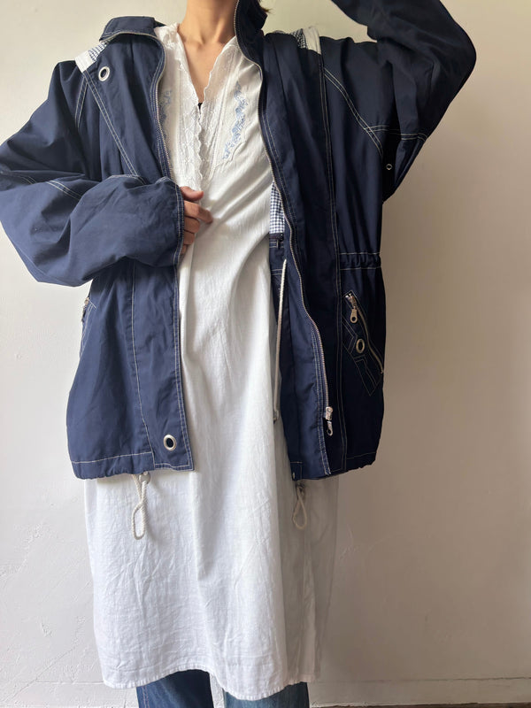 Blue×checked jacket.