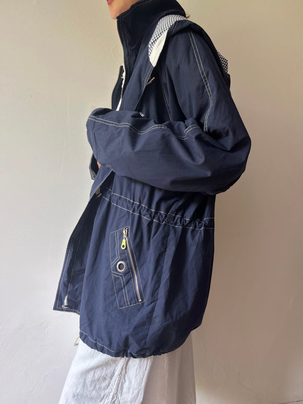 Blue×checked jacket.