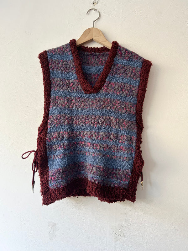 Side lace-up knit vest.