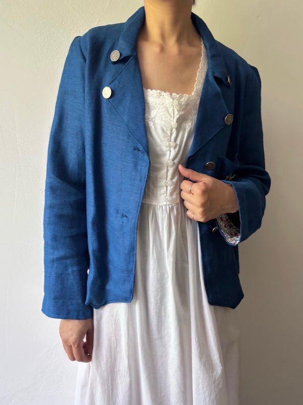 Cotton sleeveless embroidery dress.