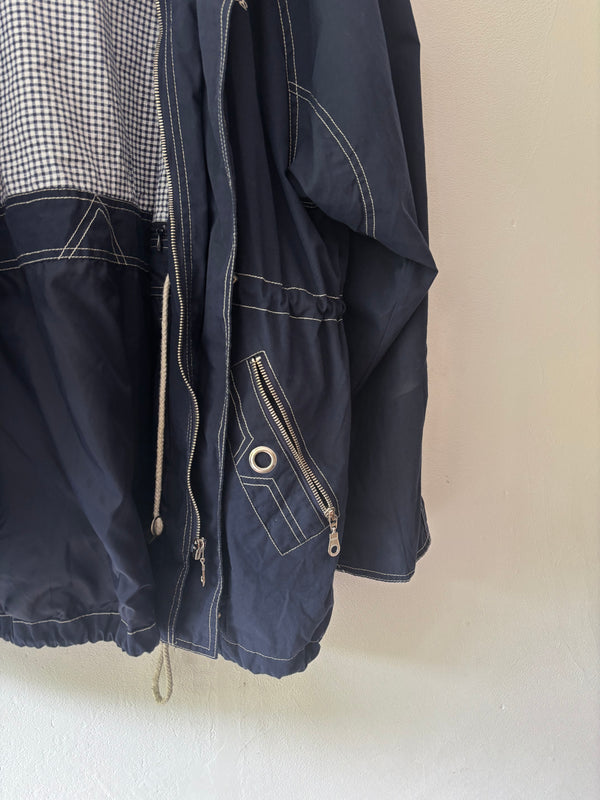 Blue×checked jacket.