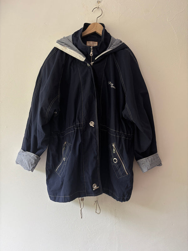 Blue×checked jacket.