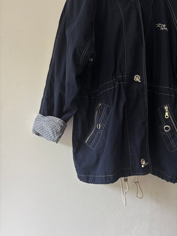 Blue×checked jacket.