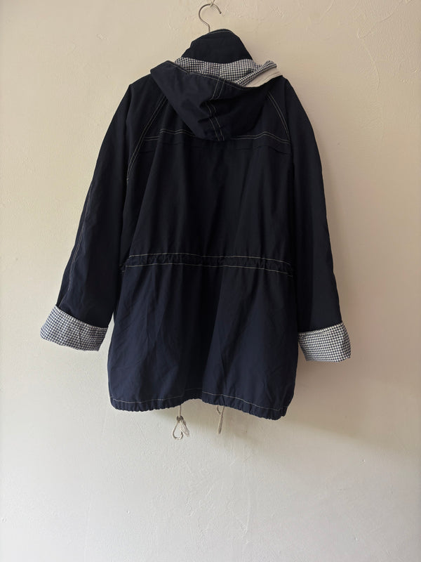 Blue×checked jacket.