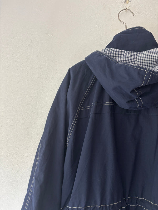 Blue×checked jacket.