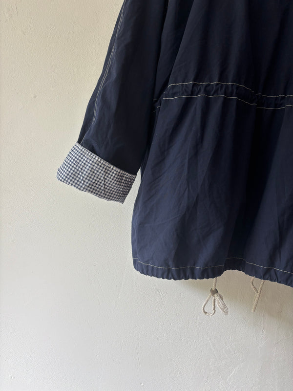 Blue×checked jacket.